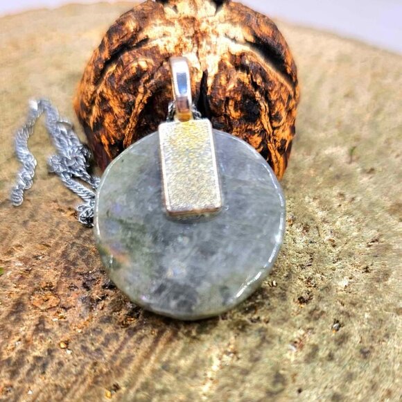 Nature Labradorite  Flashy Kiss Of Sun & Moon Pendant Necklace - Picture 6 of 10